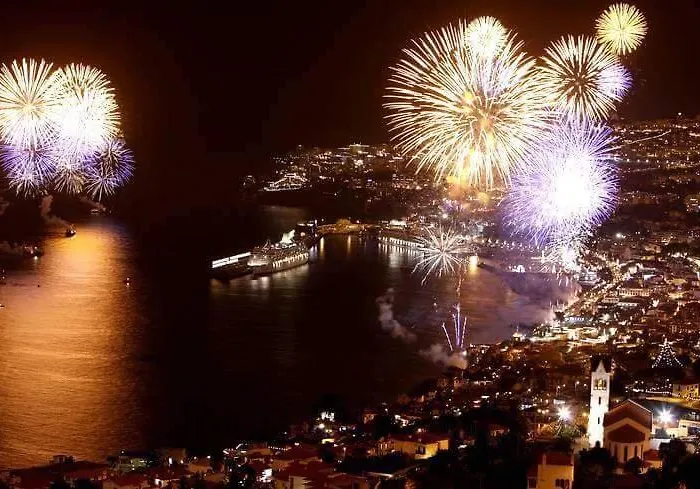 Perfect Duplex Piscine Zone Vip * Funchal (Madeira)